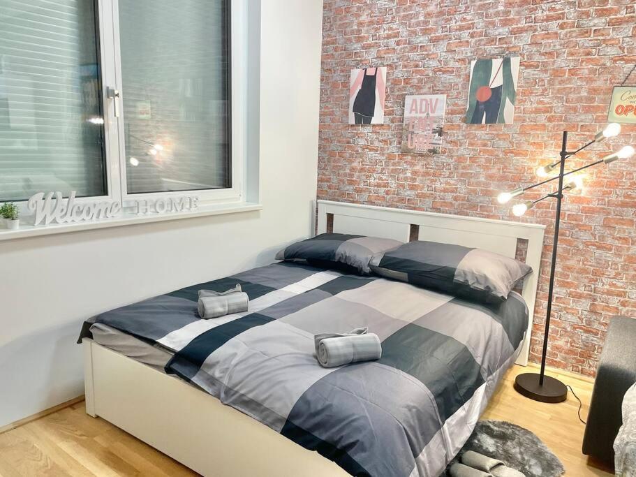 וינה Premium Apartment With Terrace, A/C, Free Wifi And Netflix מראה חיצוני תמונה