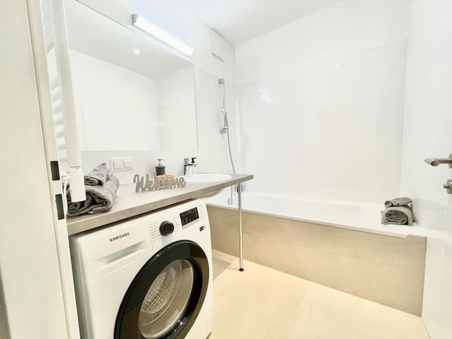 וינה Premium Apartment With Terrace, A/C, Free Wifi And Netflix מראה חיצוני תמונה